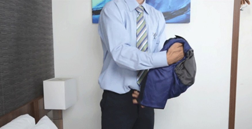 Empaca tus trajes con el forro hacia fuera para evitar arrugas.