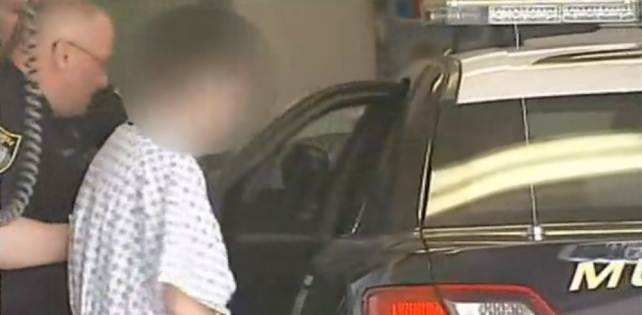 Según reportaron medios locales, un estudiante, ahora en custodia de la policía comenzó el incidente unos 15 minutos después de que se iniciaran las clases y supuestamente habría apuñalado a unas 20 personas.