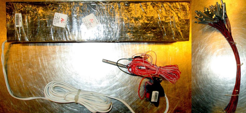 Las armas, explosivos y réplicas en estas fotos fueron incautados por la Administración de Seguridad del Transporte (TSA) durante diversos chequeos en distintos aeropuertos de EEUU.