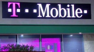 Fachada de tienda de telefonía T-Mobile