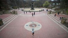 TOPSHOT - People enjoy the sun in Central Park on March 14, 2020 in New York City. - The World Health Organization said March 13, 2020 it was not yet possible to say when the COVID-19 pandemic, which has killed more than 5,000 people worldwide, will peak. "It's impossible for us to say when this will peak globally," Maria Van Kerkhove, who heads the WHO's emerging diseases unit, told a virtual press conference, adding that "we hope that it is sooner rather than later". (Photo by Johannes EISELE / AFP) (Photo by JOHANNES EISELE/AFP via Getty Images)