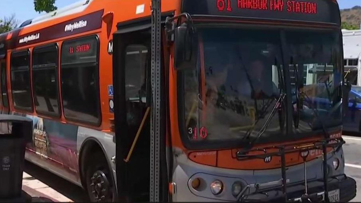Pasajeros del Metro preocupados por crímenes en el transporte público – Telemundo 52