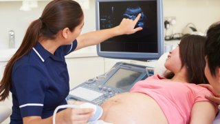 TLMD-embarazo-embarazada-ultrasonido-shutterstock_155825624