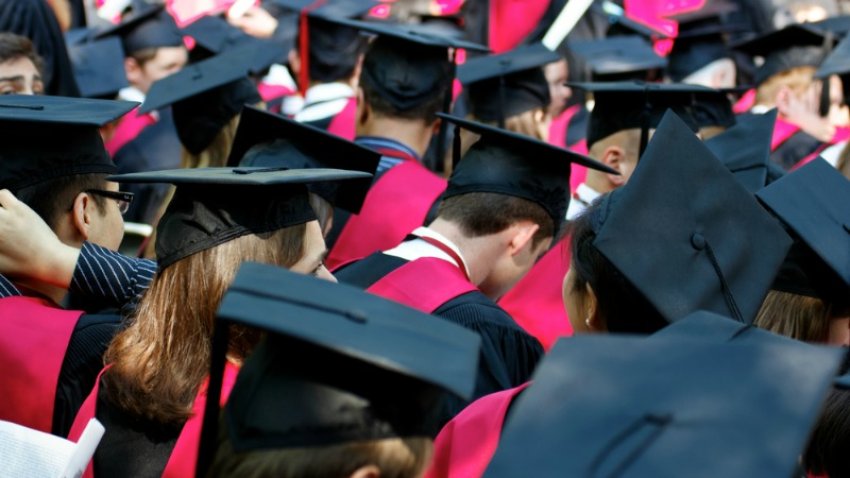 TLMD-estudiantes-graduados-graduacion-shutterstock_99873665