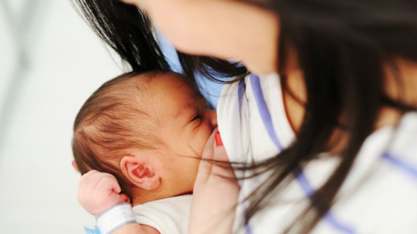 TLMD-madre-amamanta-bebe-amamantar-shutterstock_114432022