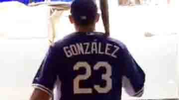 adrian gonzalez acento apellido dodgers los angeles california telemundo 52 deportes