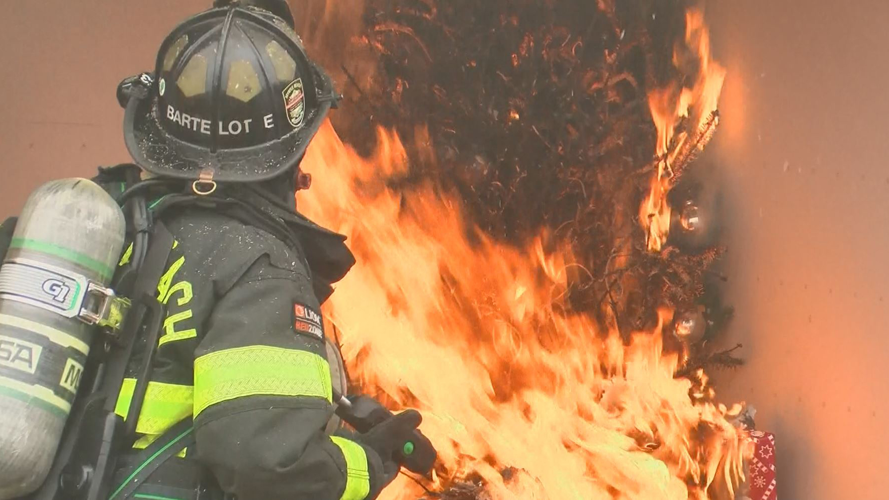 Arbol De Navidad Para Departamento | TikTok, image size:1768x995
