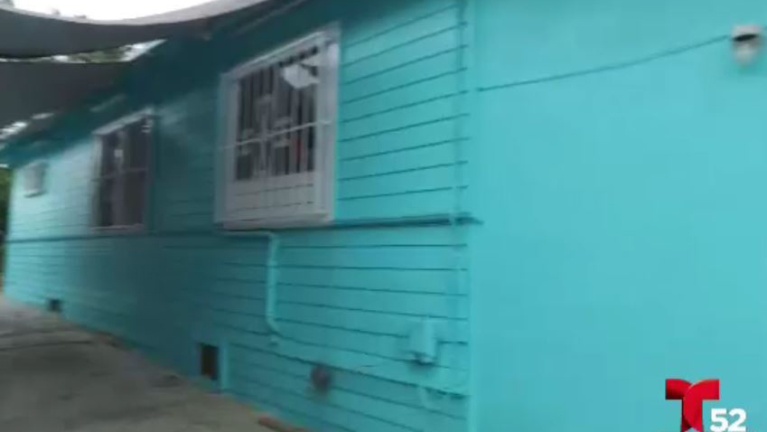 blue house foto