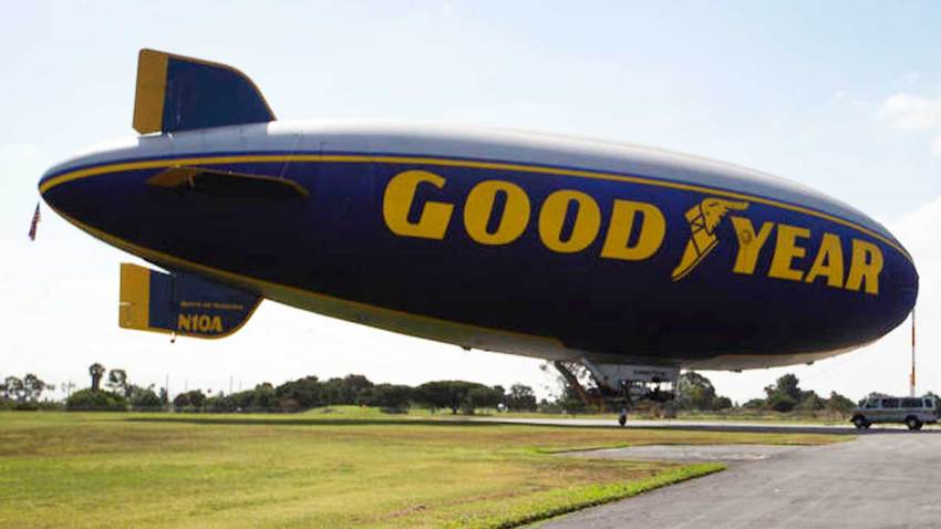 dirigible-goodyear-los-angeles-california