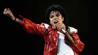 Fotografía de 1986 de Michael Jackson en un concierto.