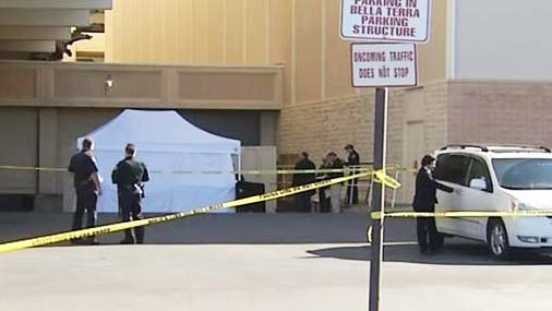 muerto cadaver centro comercial huntington beach california
