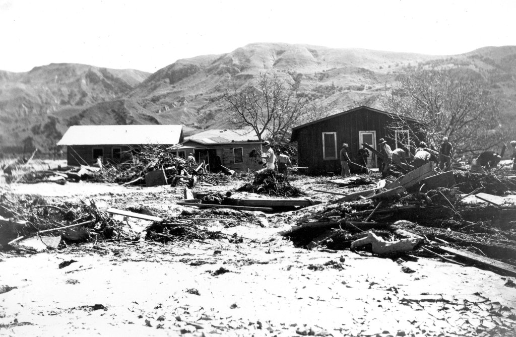 st-francis-dam-santa-paula-houses