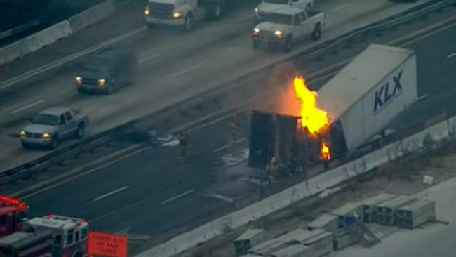 tlmd_camion_incendio_autopista_5_norwalk