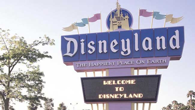 tlmd_disneyland_letrero