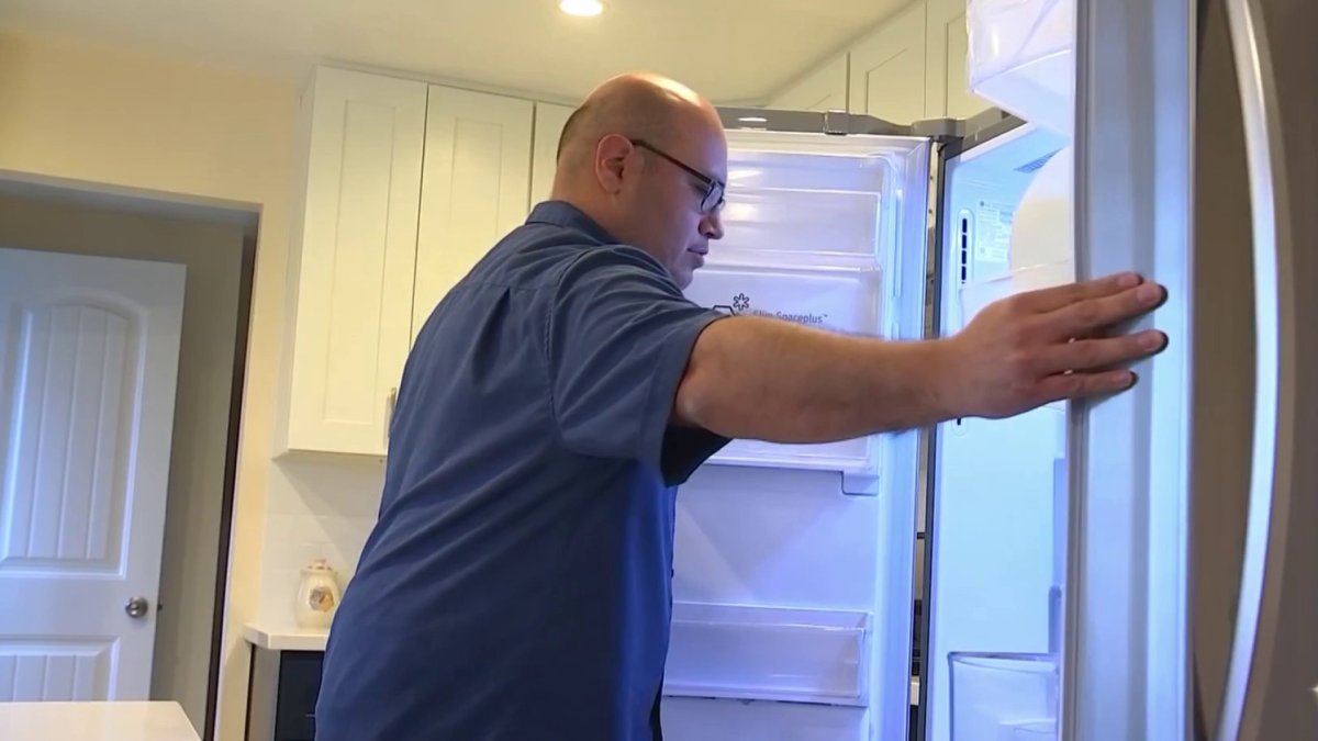 Reemplazo de refrigerador dañado – Telemundo 52