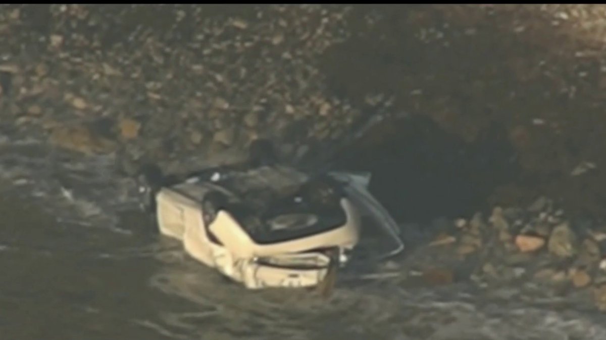 Palos Verdes Estates una persona muere en caída de carro por barranco