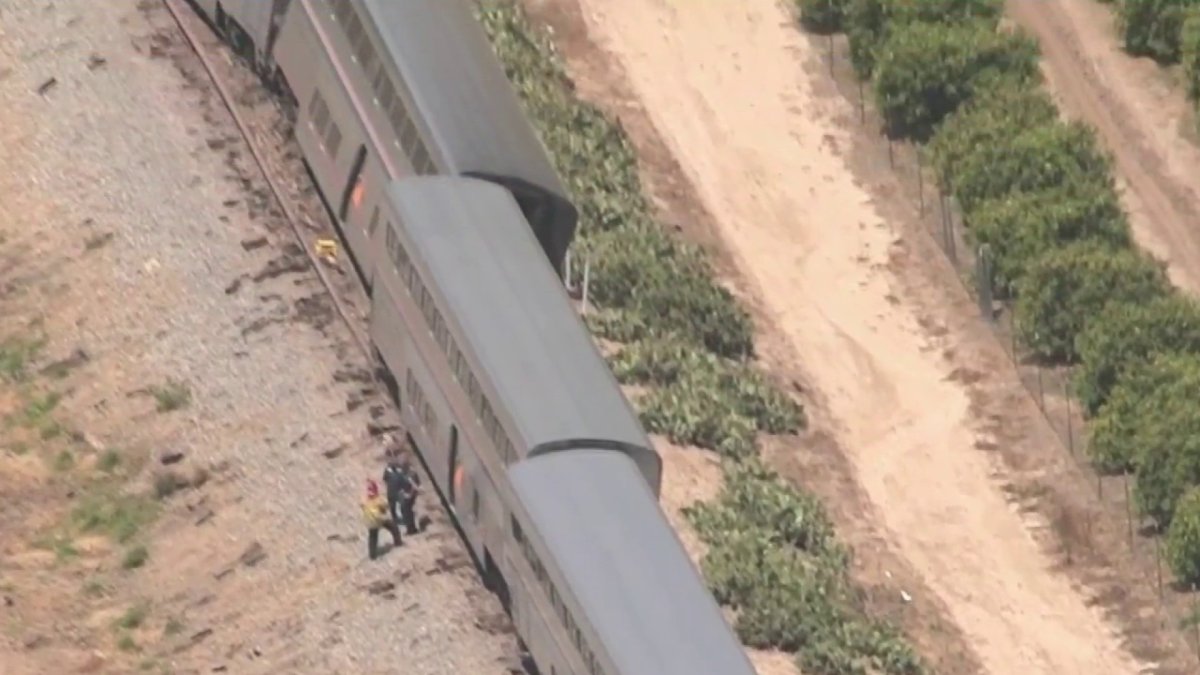 Choque de tren Amtrak con carro en Moorpark Telemundo 52