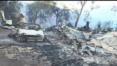 Los daños que ha dejado el incendio Highland a su paso por el área de Aguanga