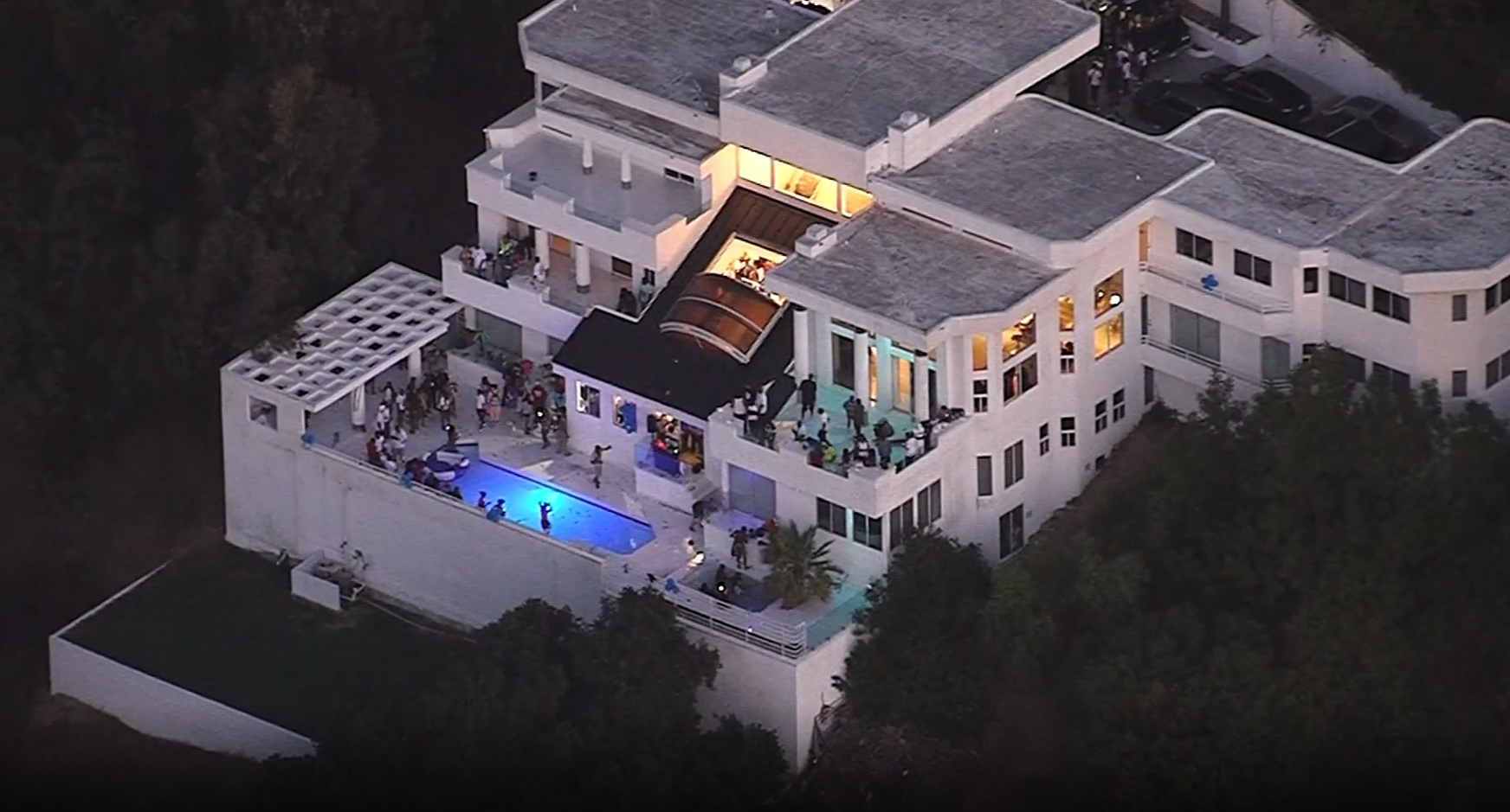 Los Ángeles presenta cargos penales contra TikTokers y otras dos personas  tras fiestas en mansiones, image size:1744x939