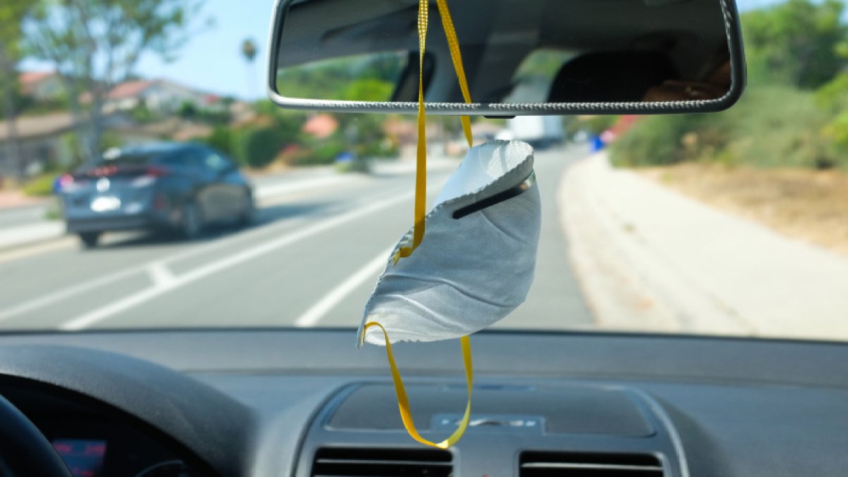 El motivo por el que no deberías llevar un ambientador en el coche: mucho  cuidado