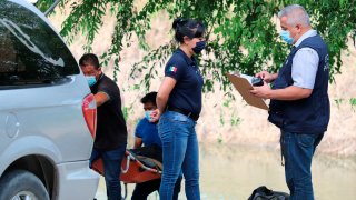 Rescate de migrante en el Río Bravo