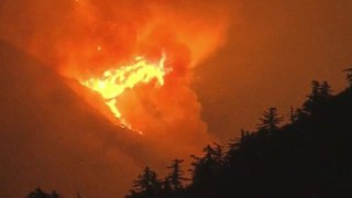 Fires burns north of Azusa.