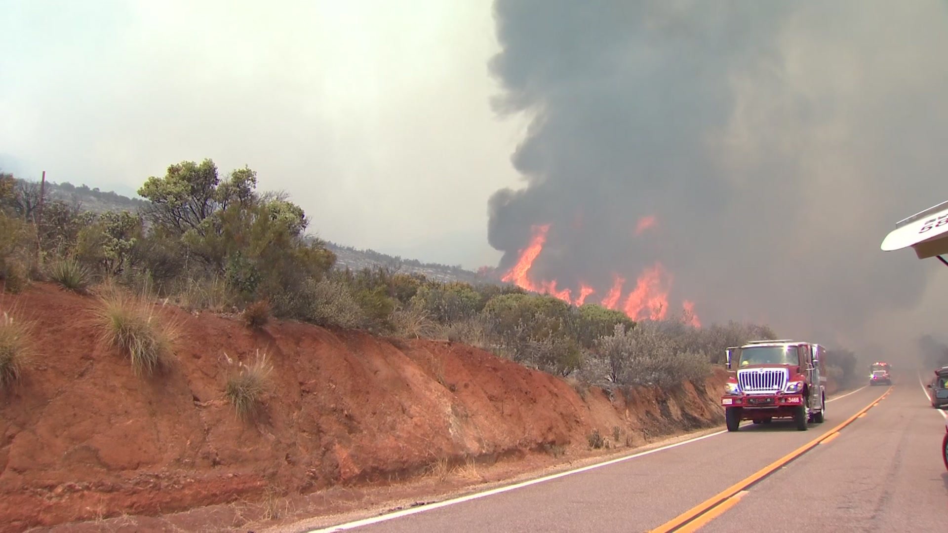 Incendio en Jurupa Valley amenaza hogares causa cierre de carreteras – Telemundo 52 - Vimarsana News