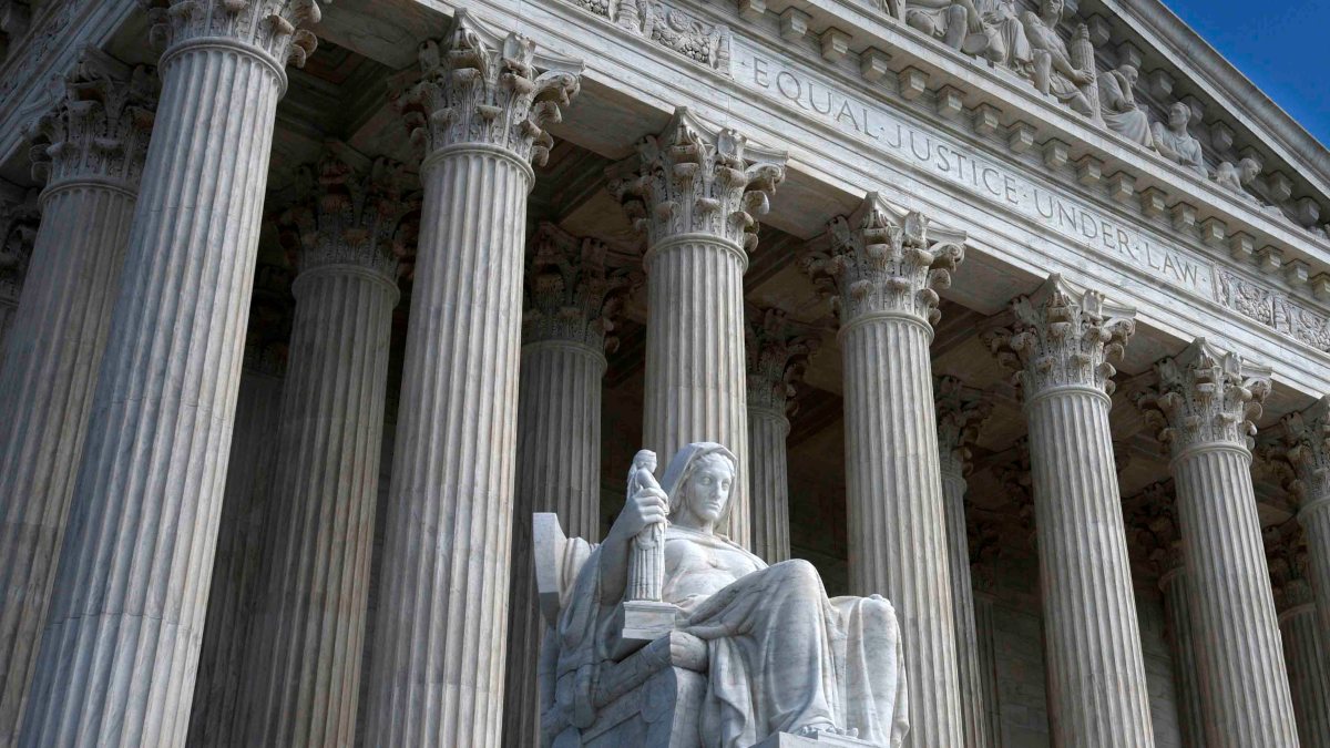 La Corte Suprema examina Obamacare - Telemundo 52