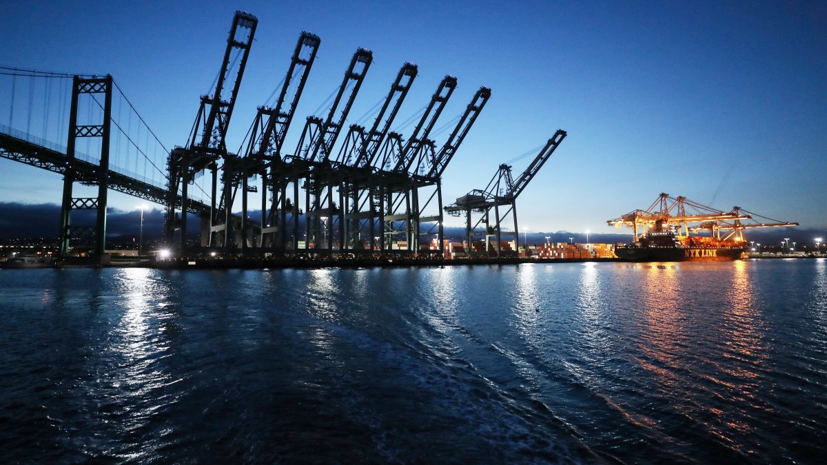 Puerto de Long Beach logra mes más activo de su historia en marzo