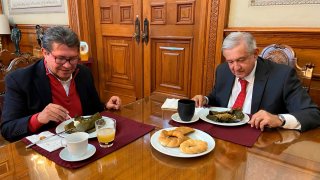 Líder del Senado desayuna con presidente de México