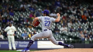 Los Angeles Dodgers v Milwaukee Brewers