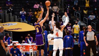 New York Knicks v Los Angeles Lakers