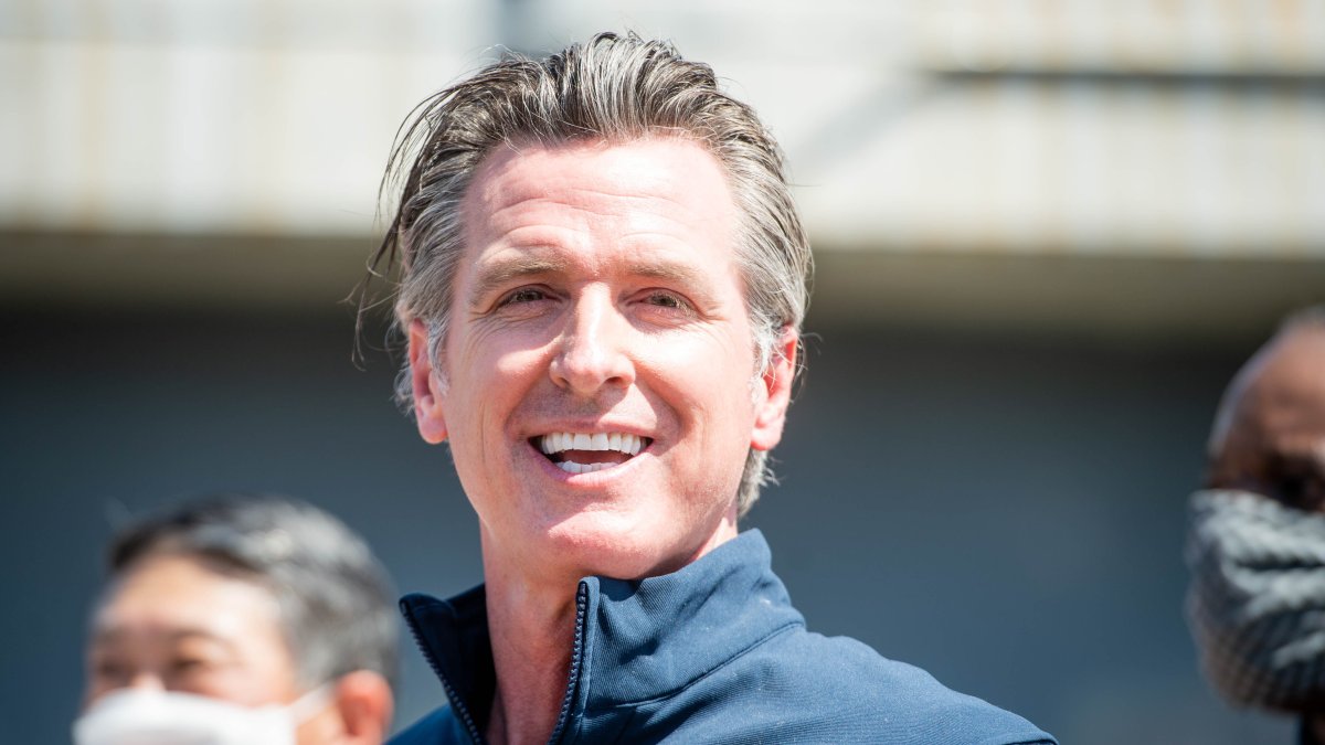 Ingresos de Newsom aumentaron en su primer año como gobernador de