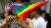 Newsom firma proyectos de ley para mejorar la protección estatal para personas LGBTQ+