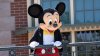 Trabajadores de personajes de Disneyland deciden sindicalizarse en votación unánime