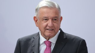 “Un demócrata verdadero no tiene que tener tanto apego al poder”, dijo el presidente.