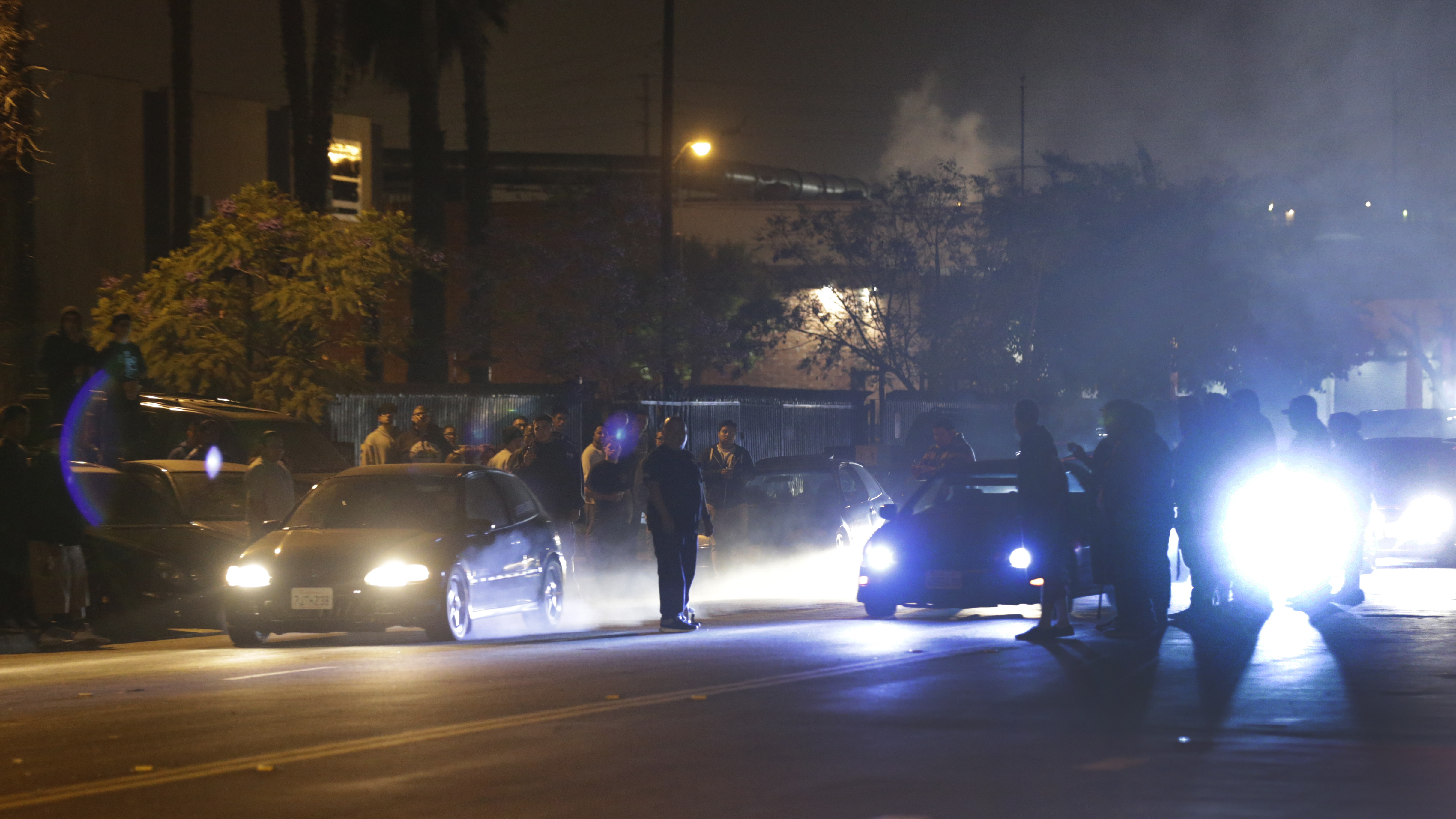 FOTOS: Carrera clandestina de autos deja a un herido en estado crítico