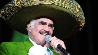 Vicente Fernandez performs