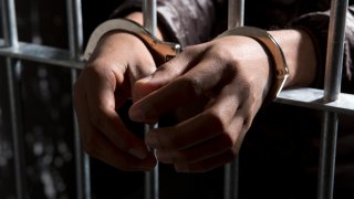 Aadrian Evelyn está detenido con una fianza de $300,000.