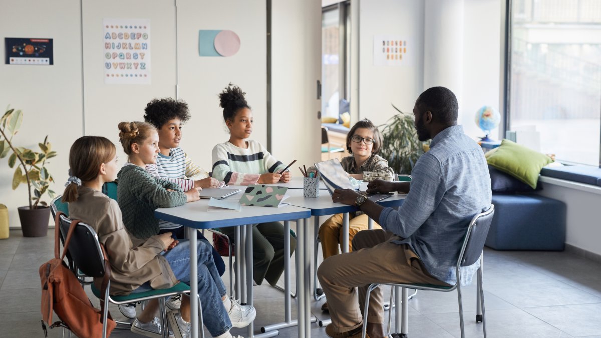 Ofrecen programa de tutoría para estudiantes de primaria en el condado de Los Ángeles