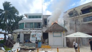 Foto de un incendio en un restaurante hotel en Playa del Carmen