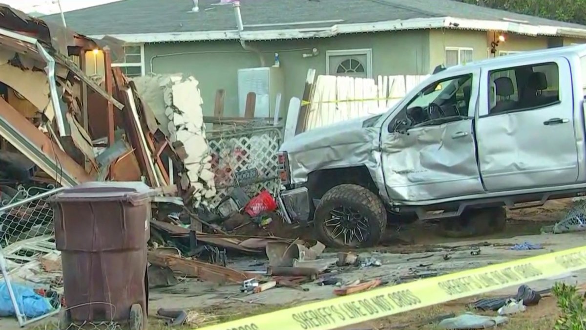 SUV se estrella contra una casa y deja a una mujer muerta – Telemundo 52