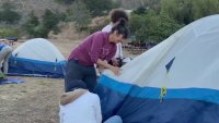 Programa de campamento incentiva a jóvenes a estar en la naturaleza
