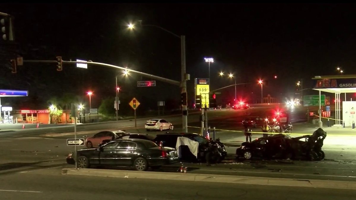 Tres personas fallecidas en un accidente en Rialto Telemundo 52