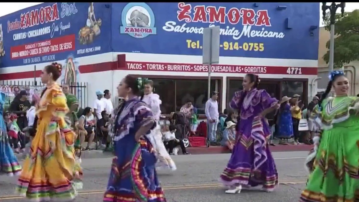 Miles celebran fiestas patrias en Los Ángeles Telemundo 52