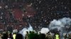 Pánico en Indonesia: mueren más de 120 personas en estampida en partido de fútbol