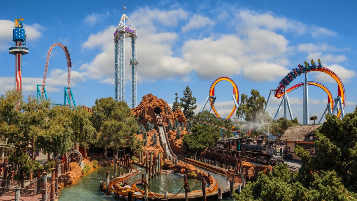 Escort policy at Knott’s Berry Farm returns this weekend