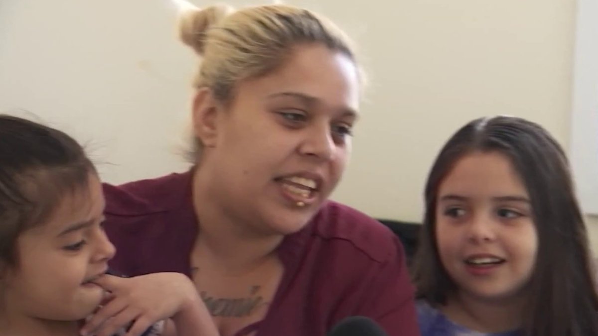 “It’s a joy for my daughters”: a family in Los Angeles manages to get out of homelessness