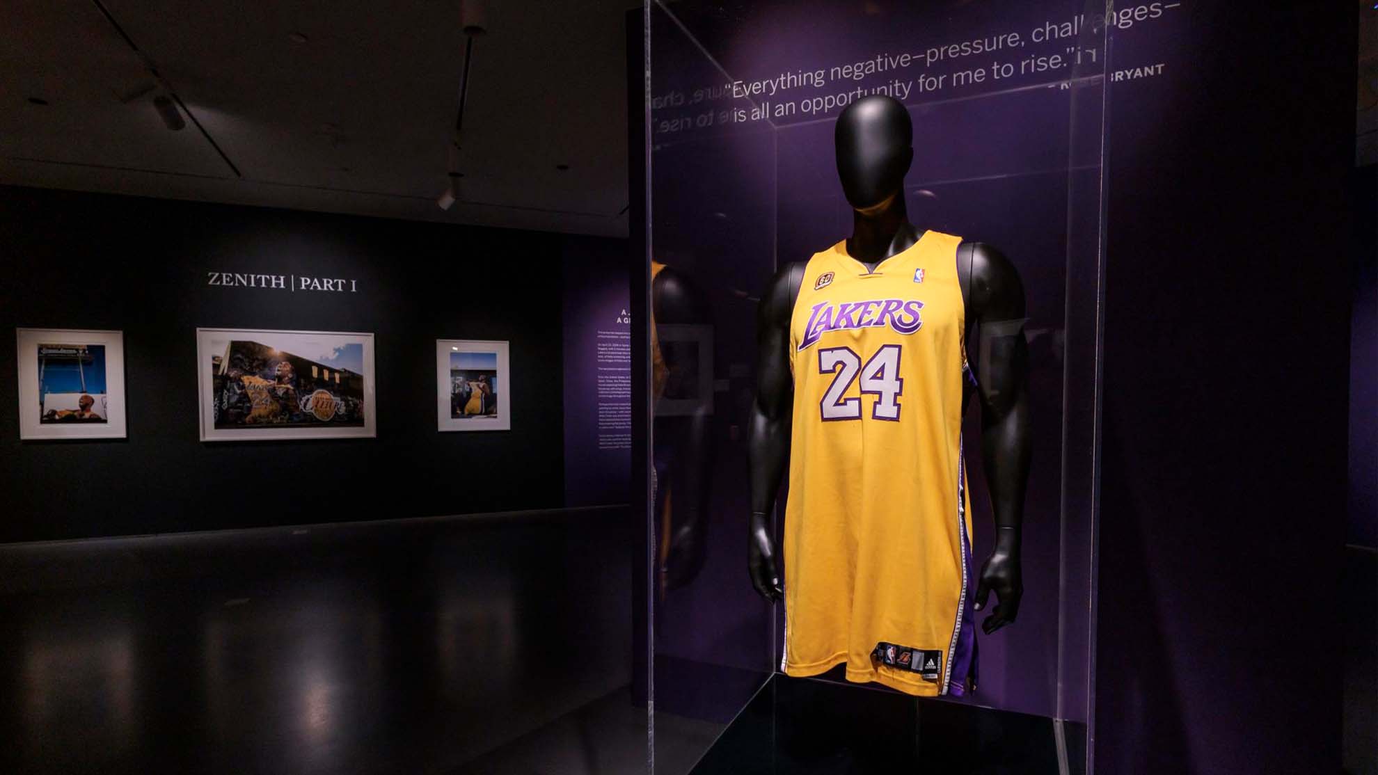 Millonaria subasta: venden camiseta de Kobe Bryant de cuando jugaba para Los Angeles Lakers - Telemundo 52