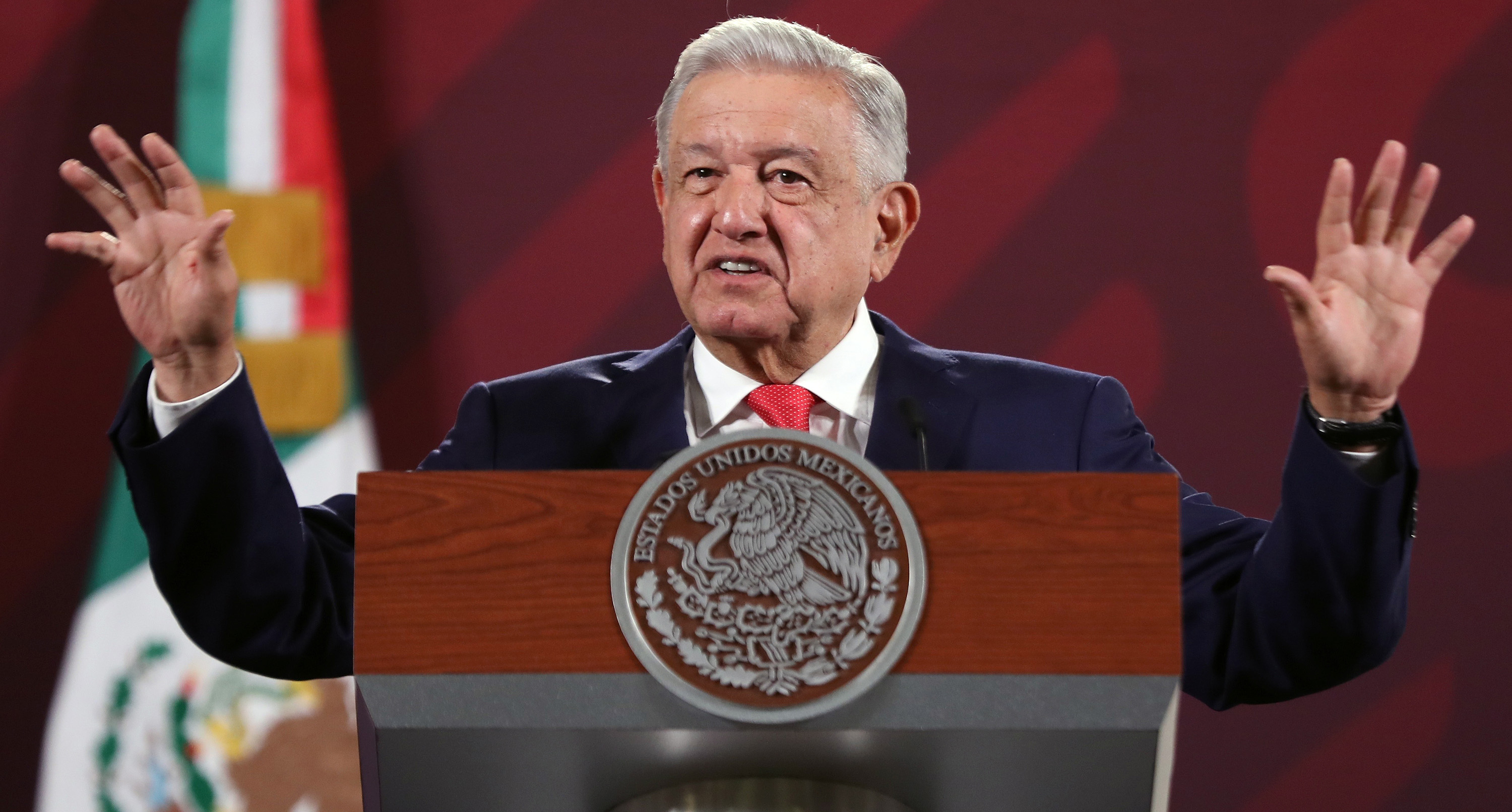 Presidente de México comparte imagen real de un duende